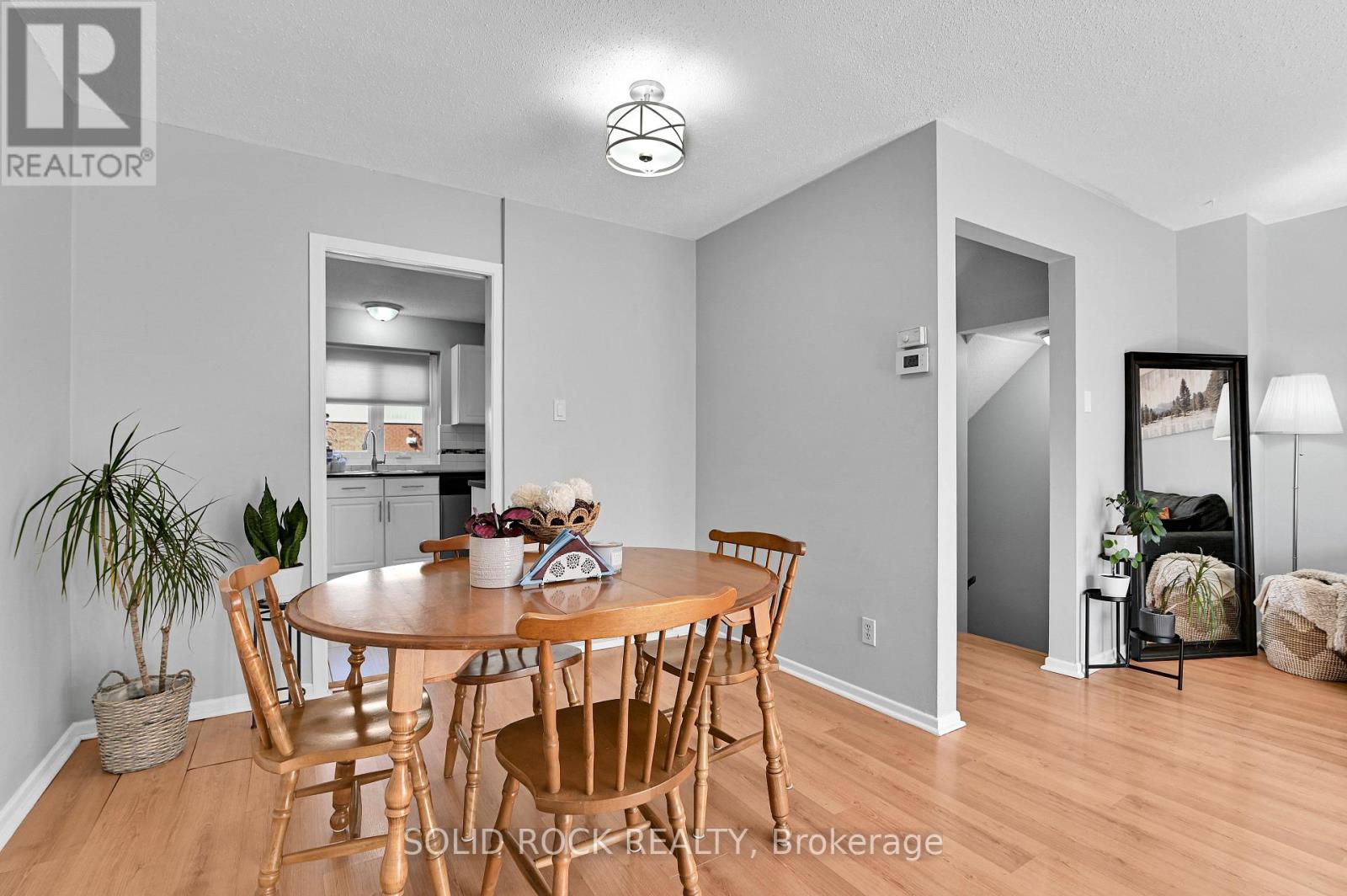 137 - 3915b Old Richmond Road