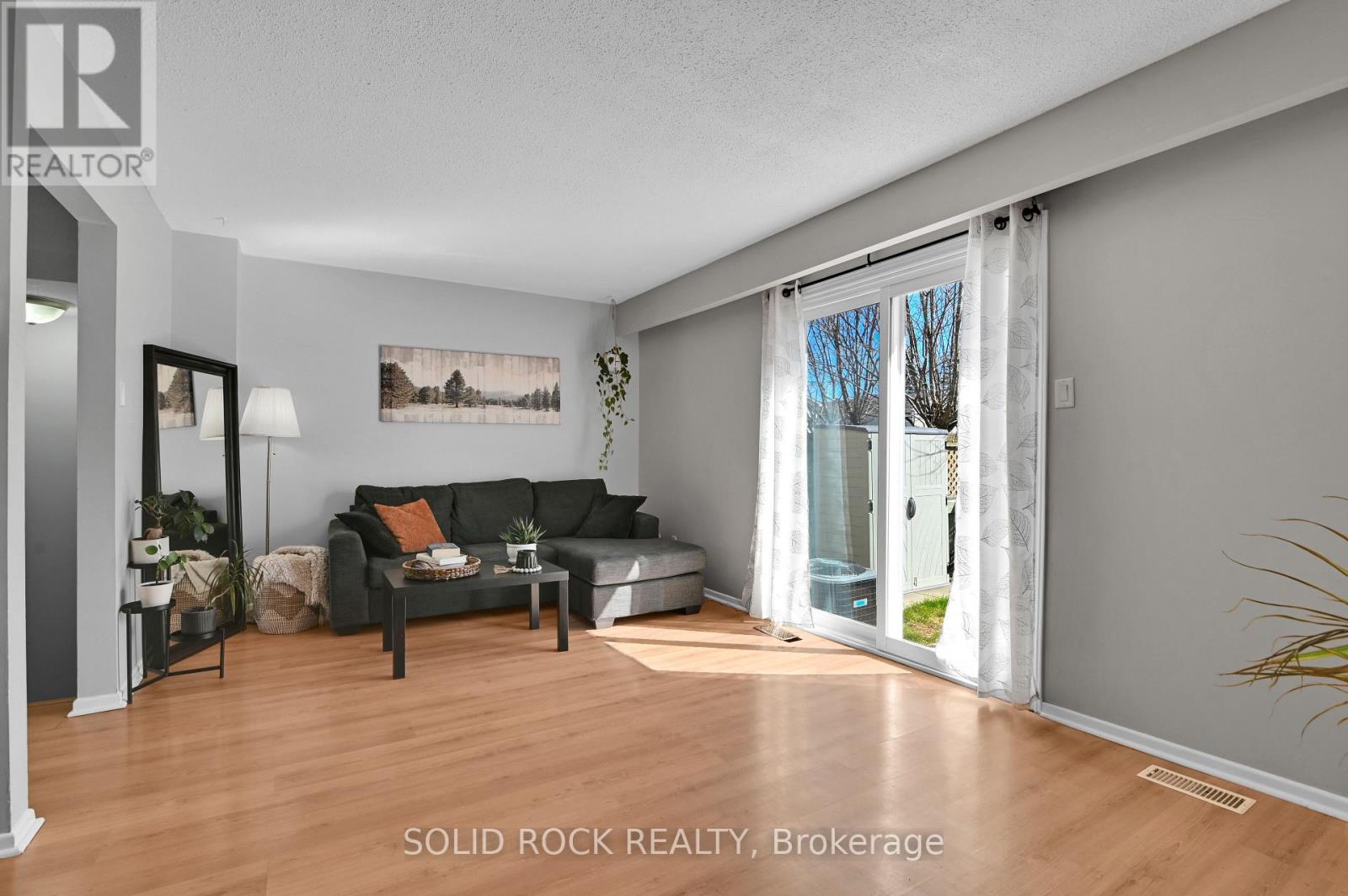 137 - 3915b Old Richmond Road