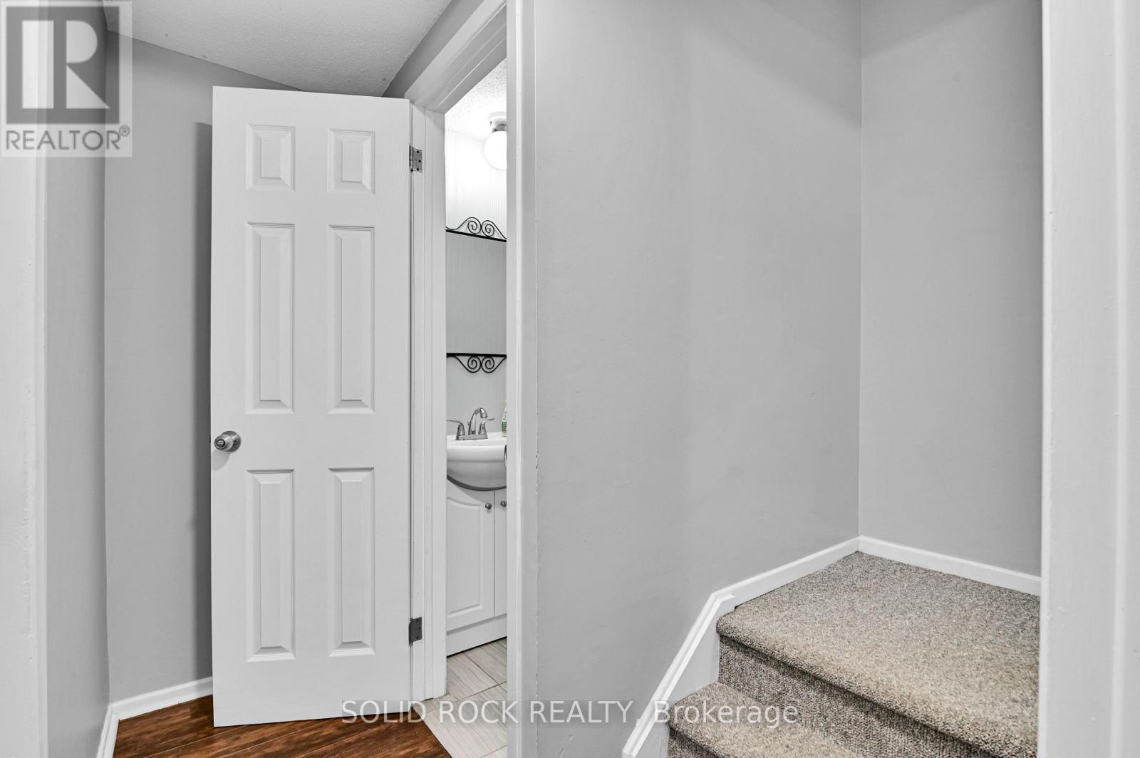 137 - 3915b Old Richmond Road