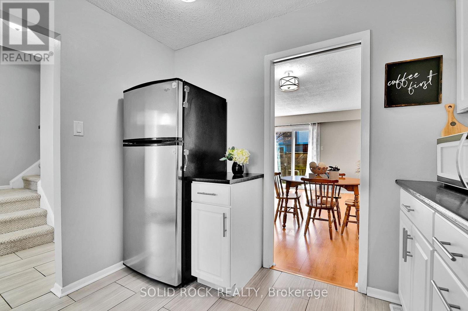 137 - 3915b Old Richmond Road