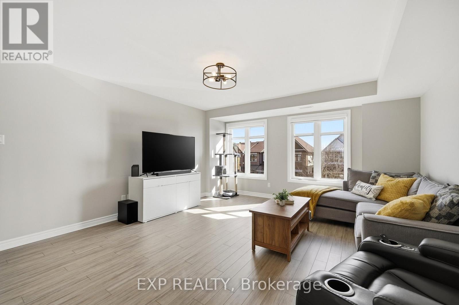 2 - 2224 Marble Crescent