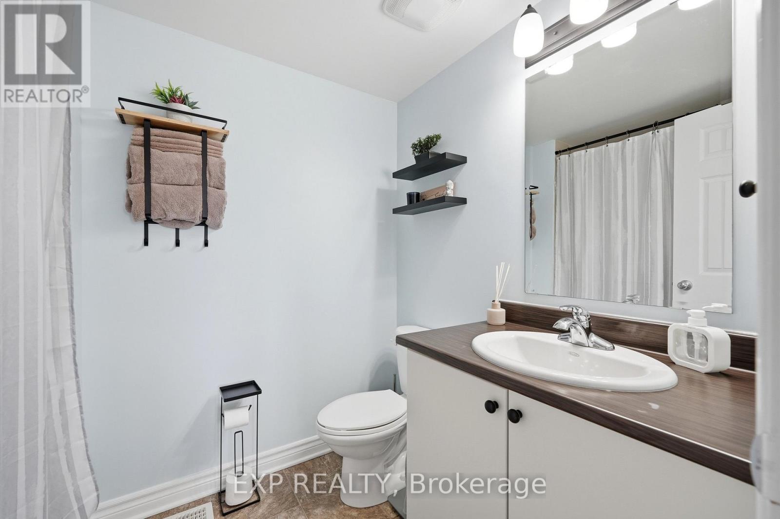 2 - 2224 Marble Crescent