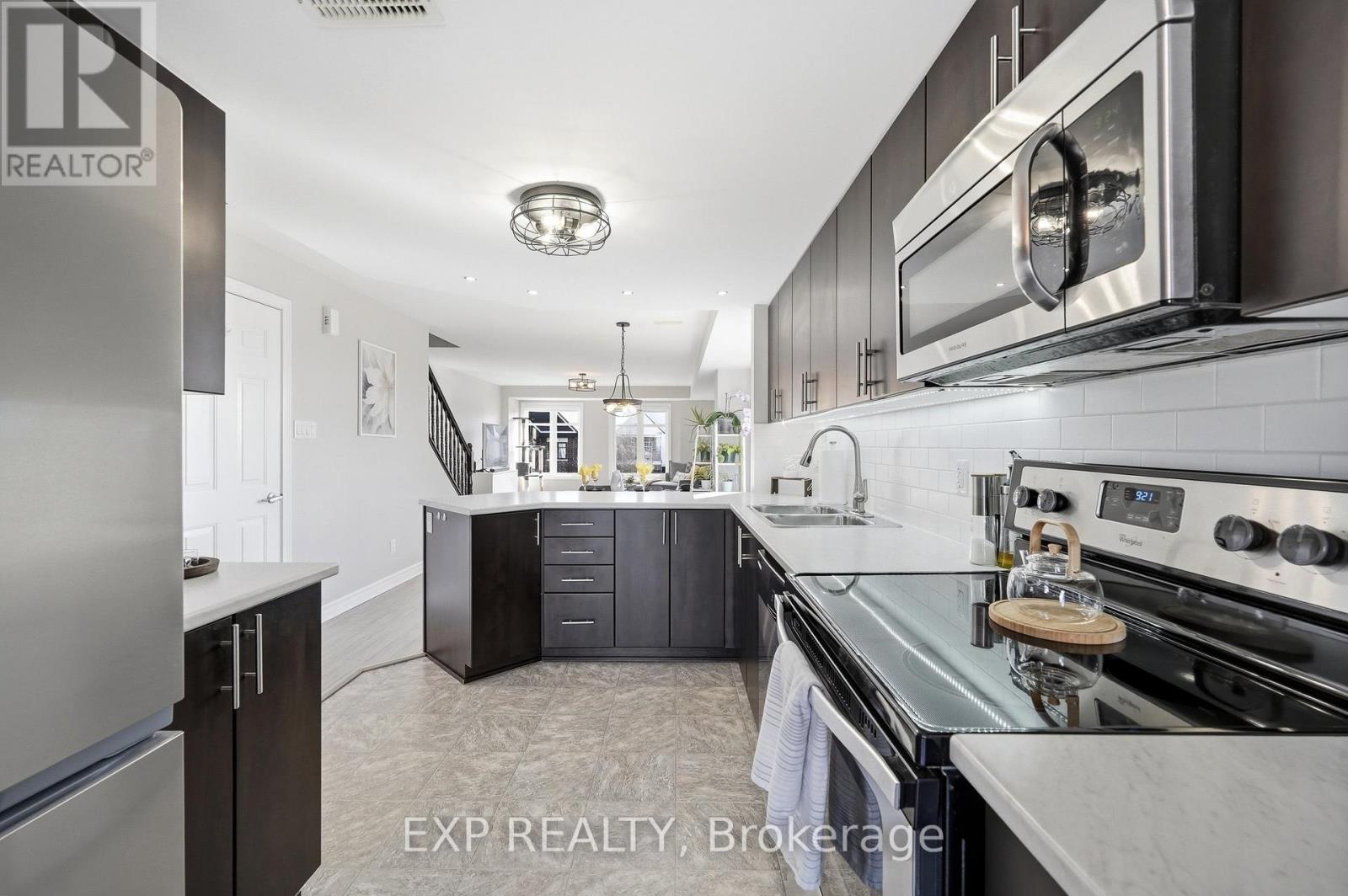 2 - 2224 Marble Crescent