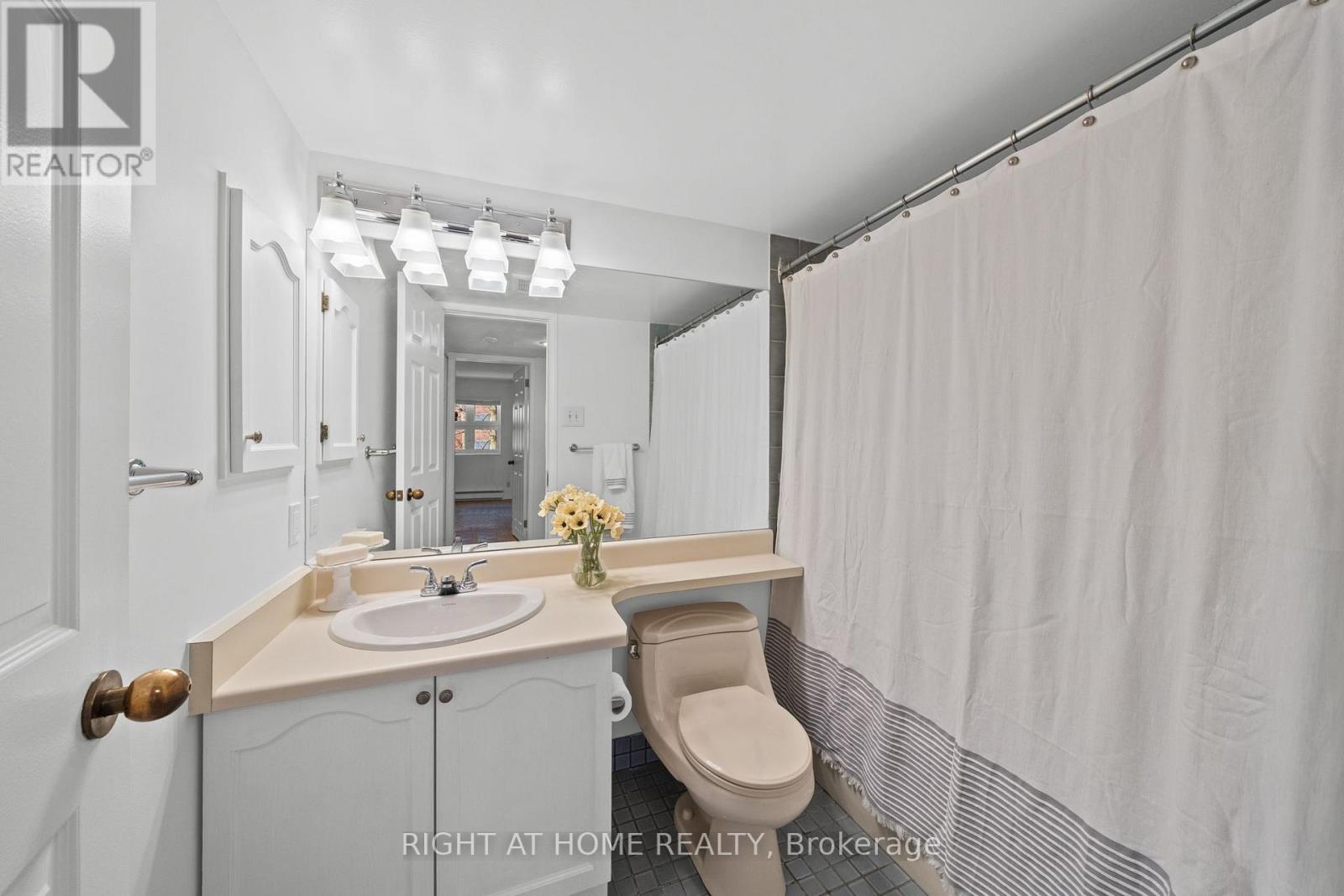 301 - 320 Crichton Street N