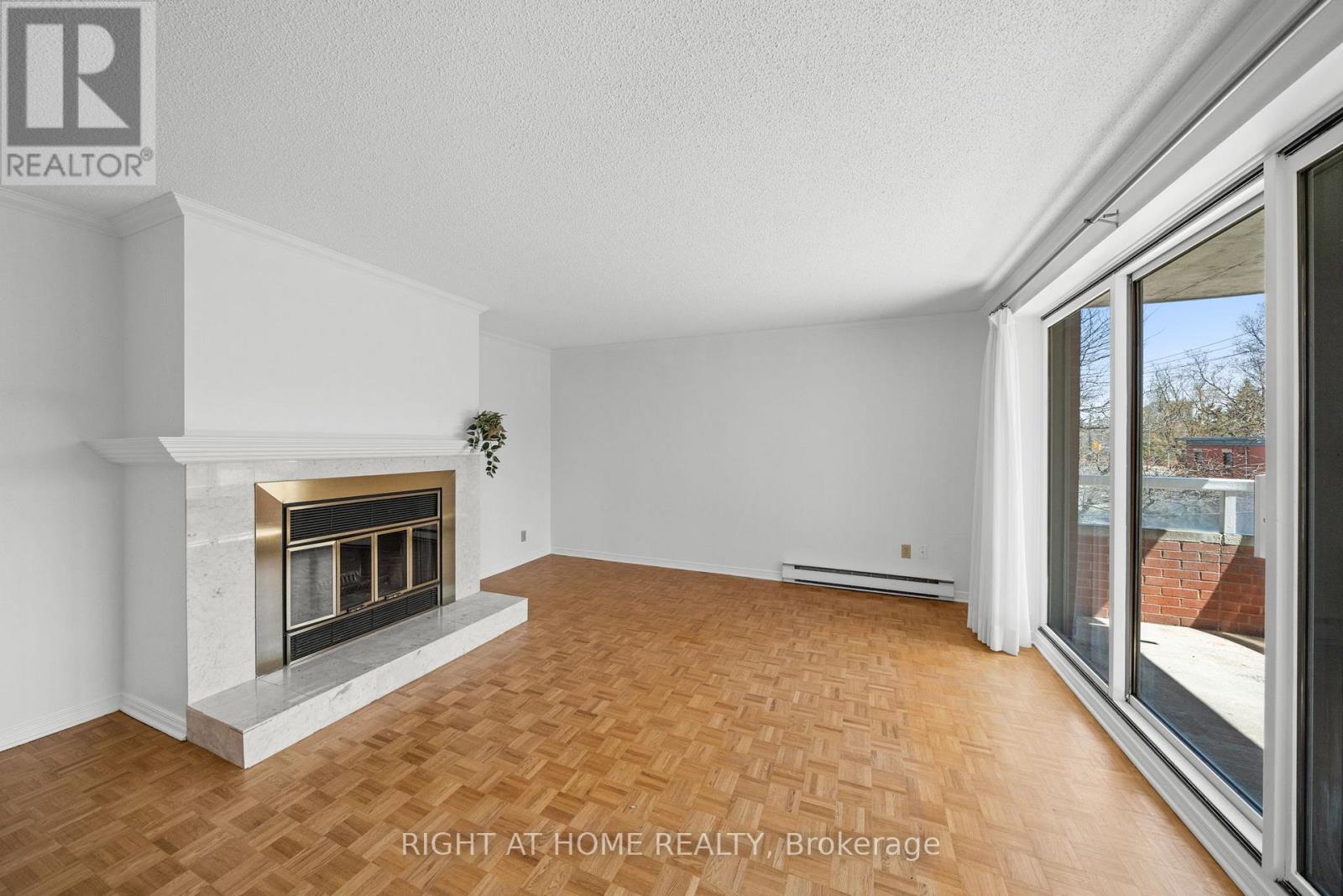 301 - 320 Crichton Street N