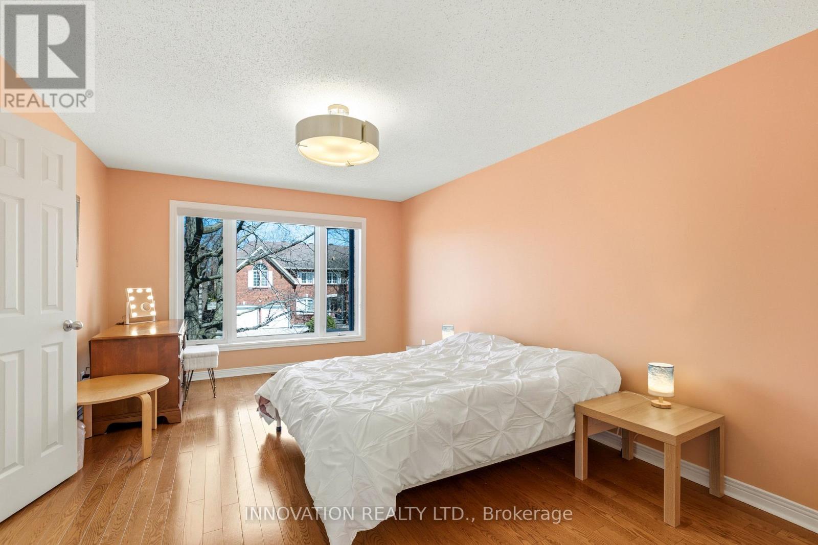 32 Marble Arch Crescent