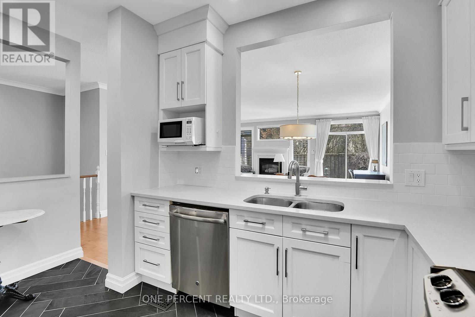 15 - 1240 Kilborn Place