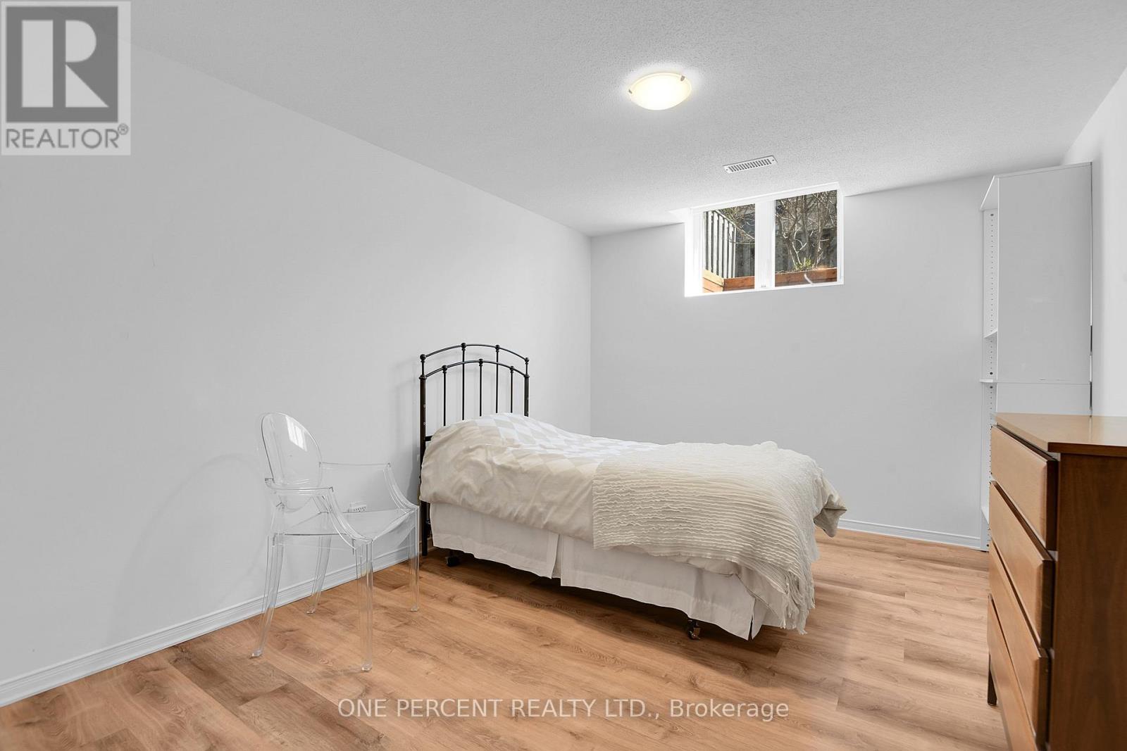 15 - 1240 Kilborn Place