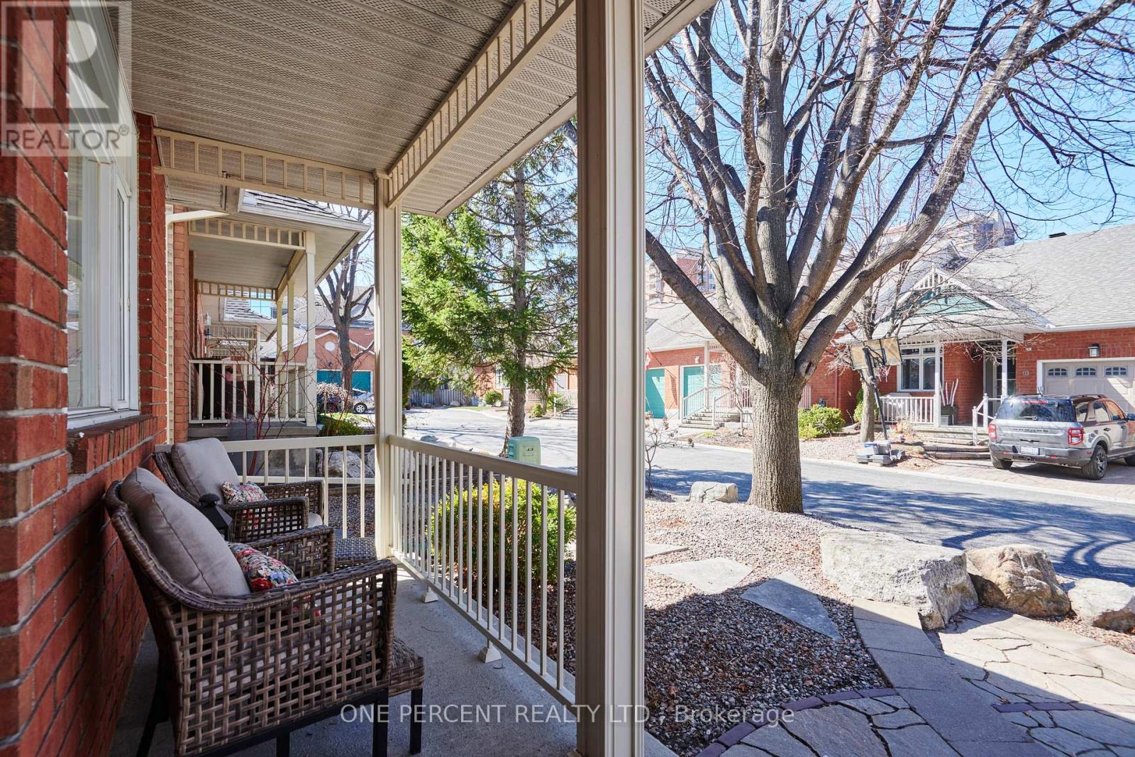 15 - 1240 Kilborn Place