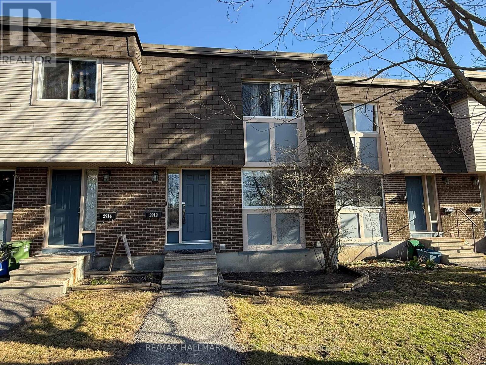 2912 Fairlea Crescent