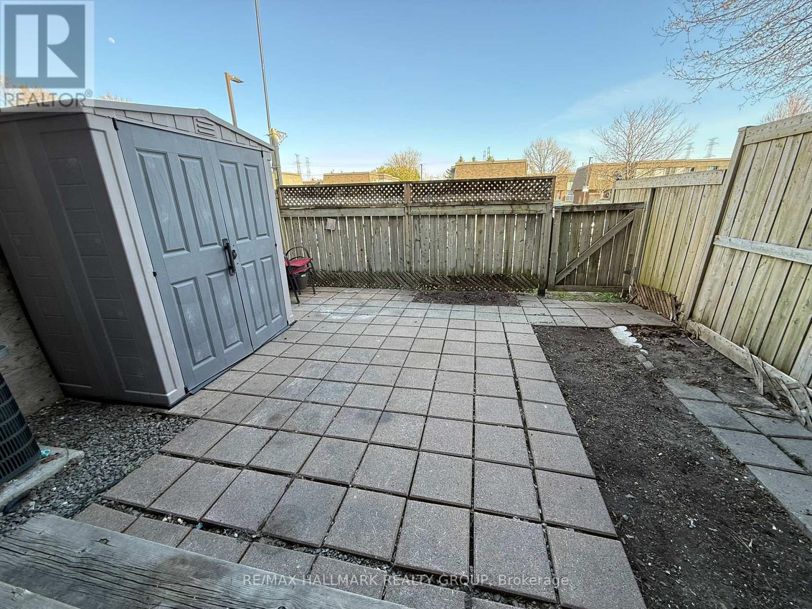 2912 Fairlea Crescent