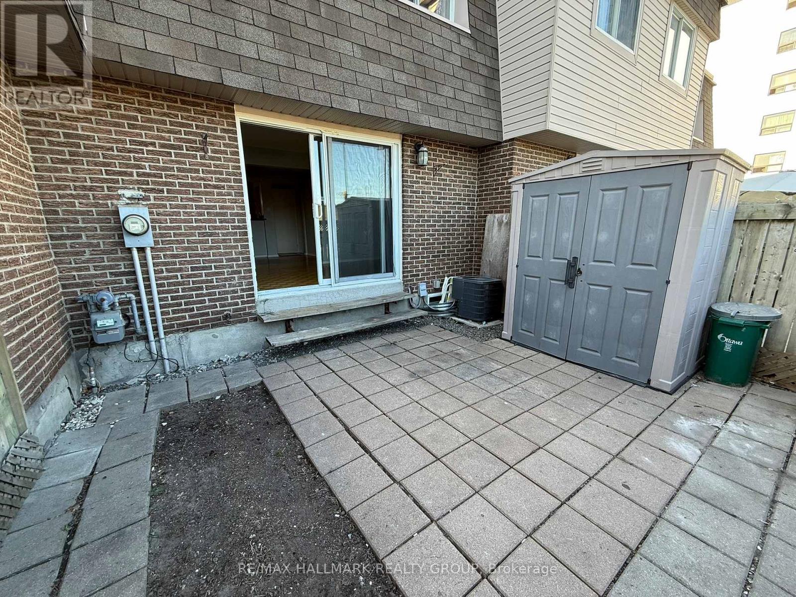 2912 Fairlea Crescent