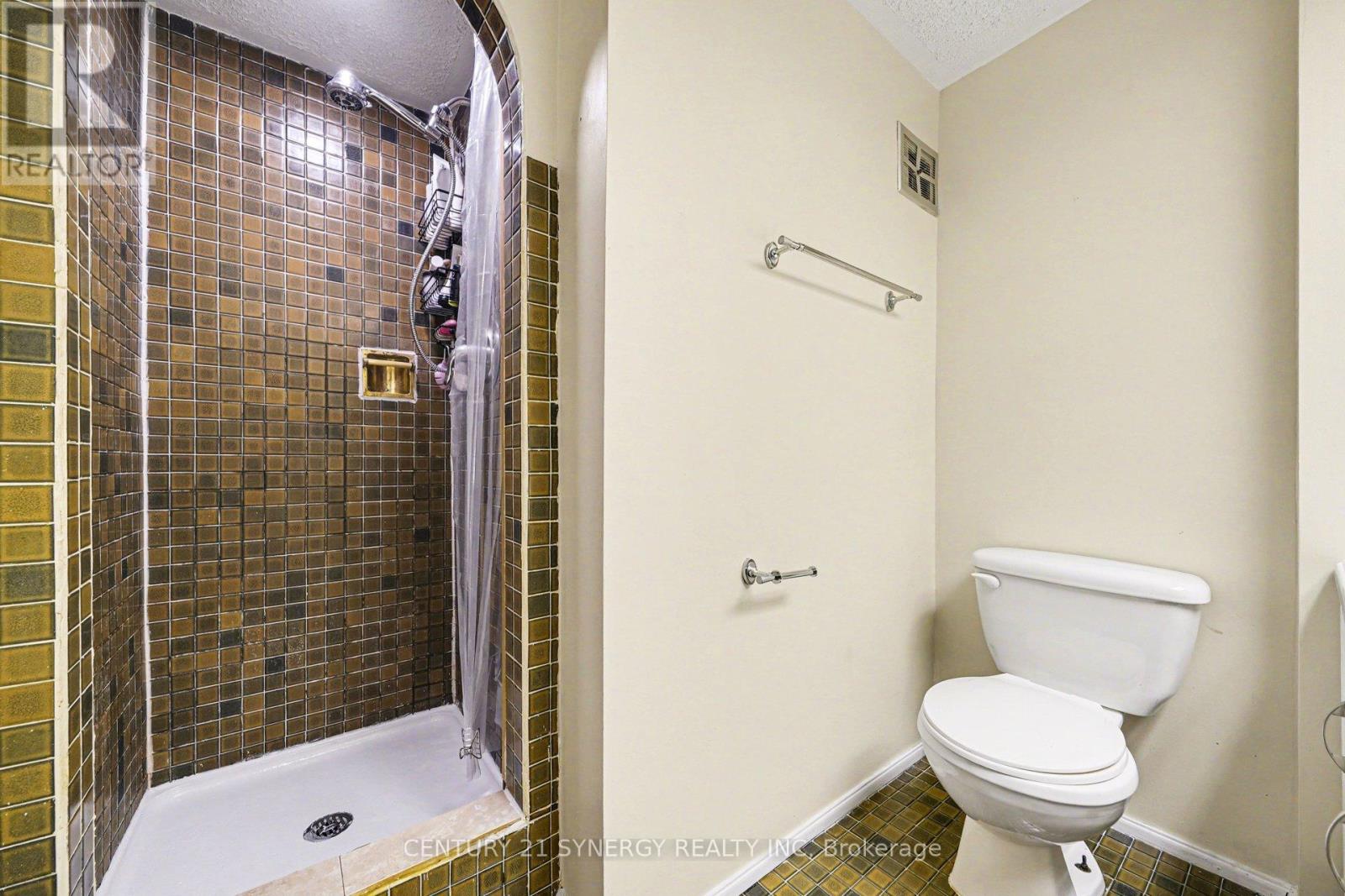 2428 Blackstone Crescent