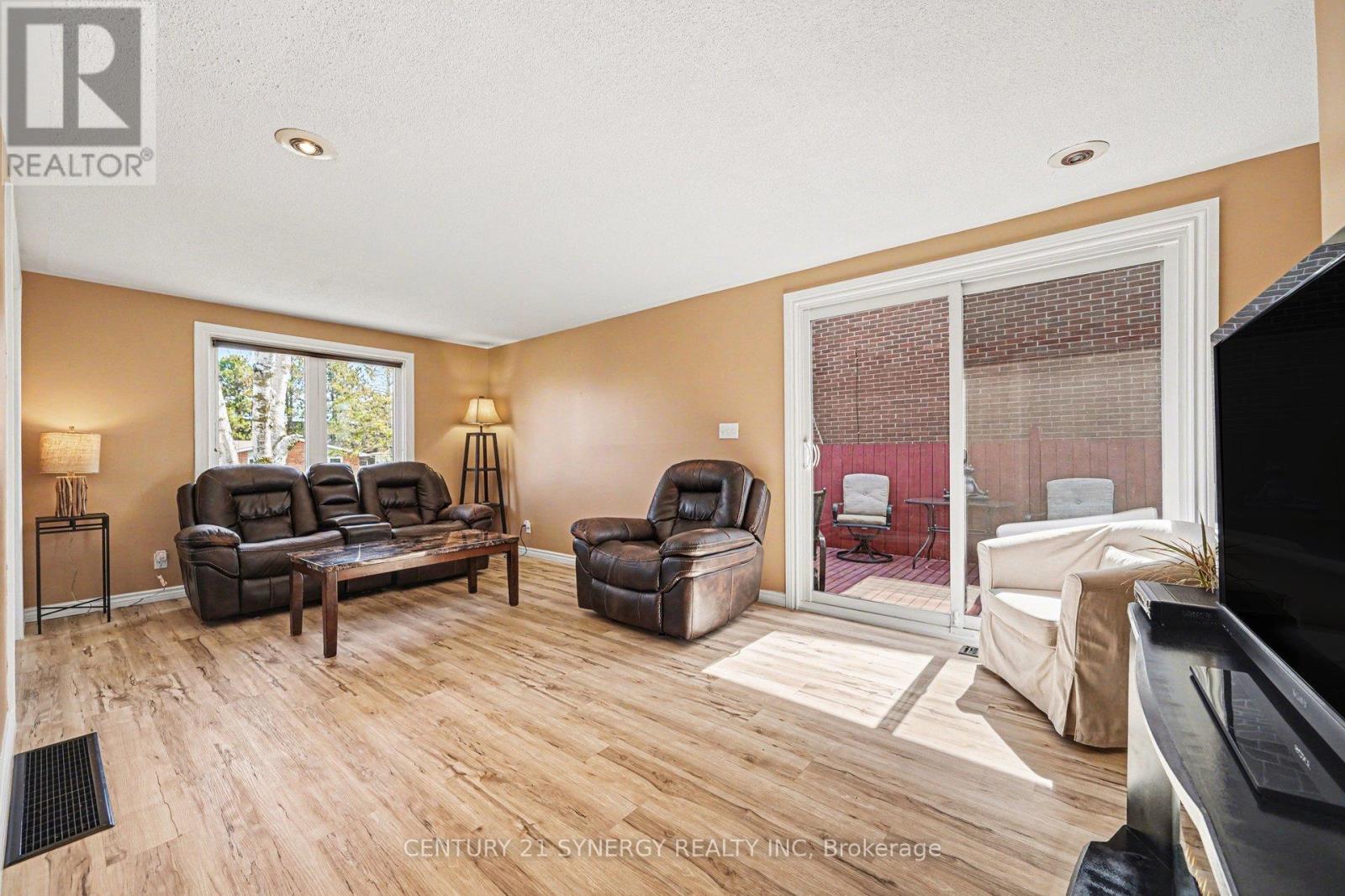 2428 Blackstone Crescent