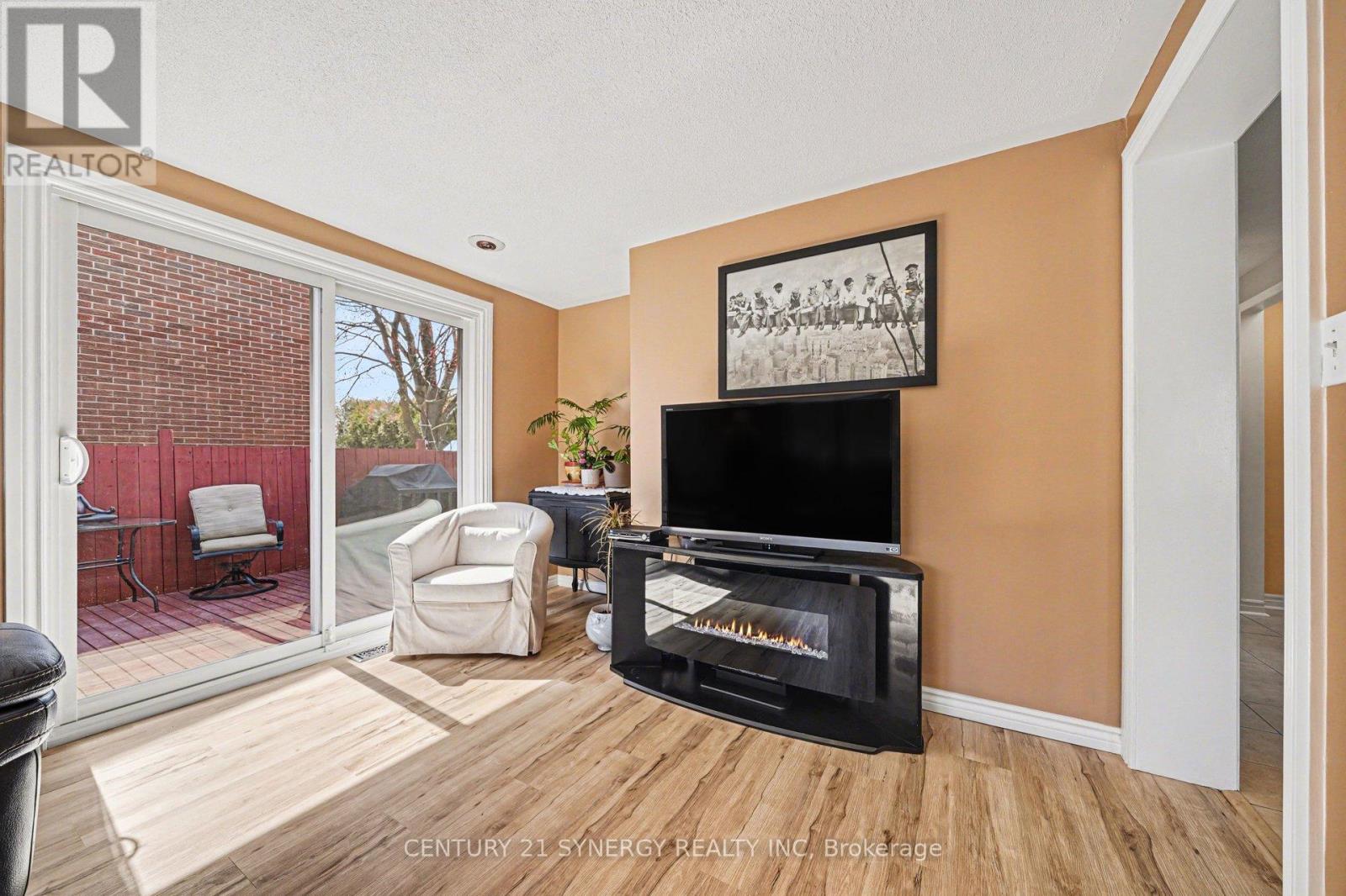 2428 Blackstone Crescent