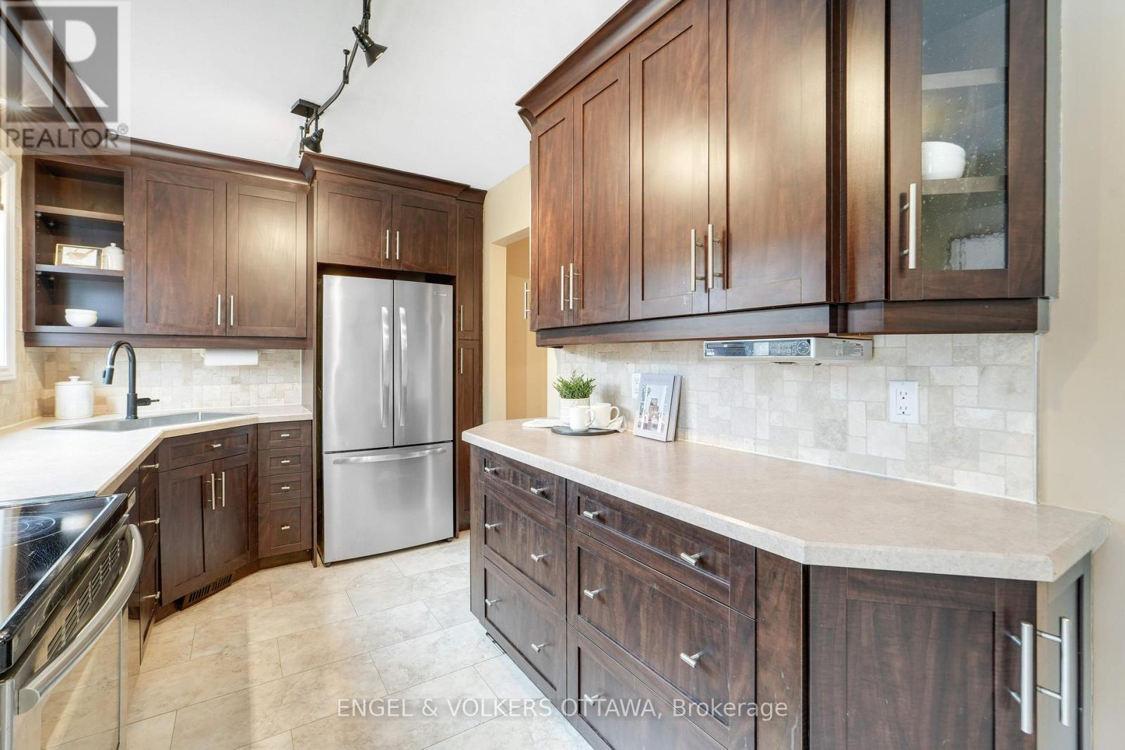 33 - 2111 Montreal Road