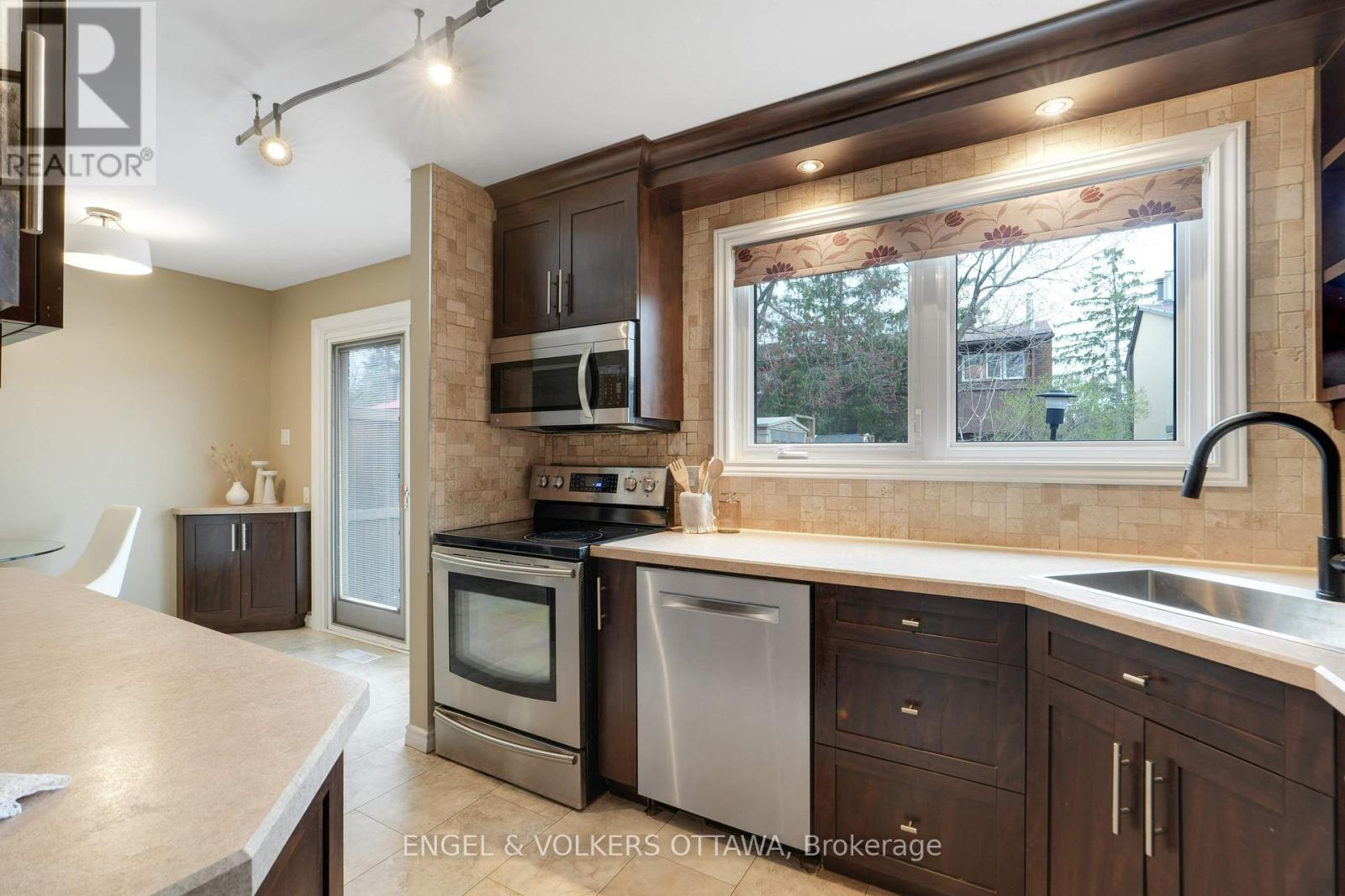 33 - 2111 Montreal Road