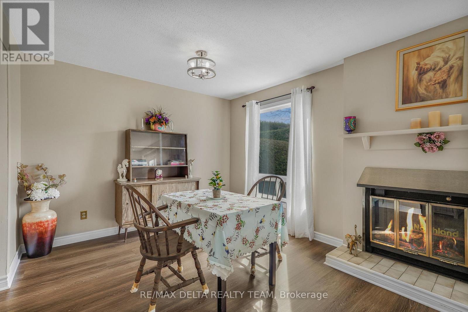 6043 Valley Field Crescent