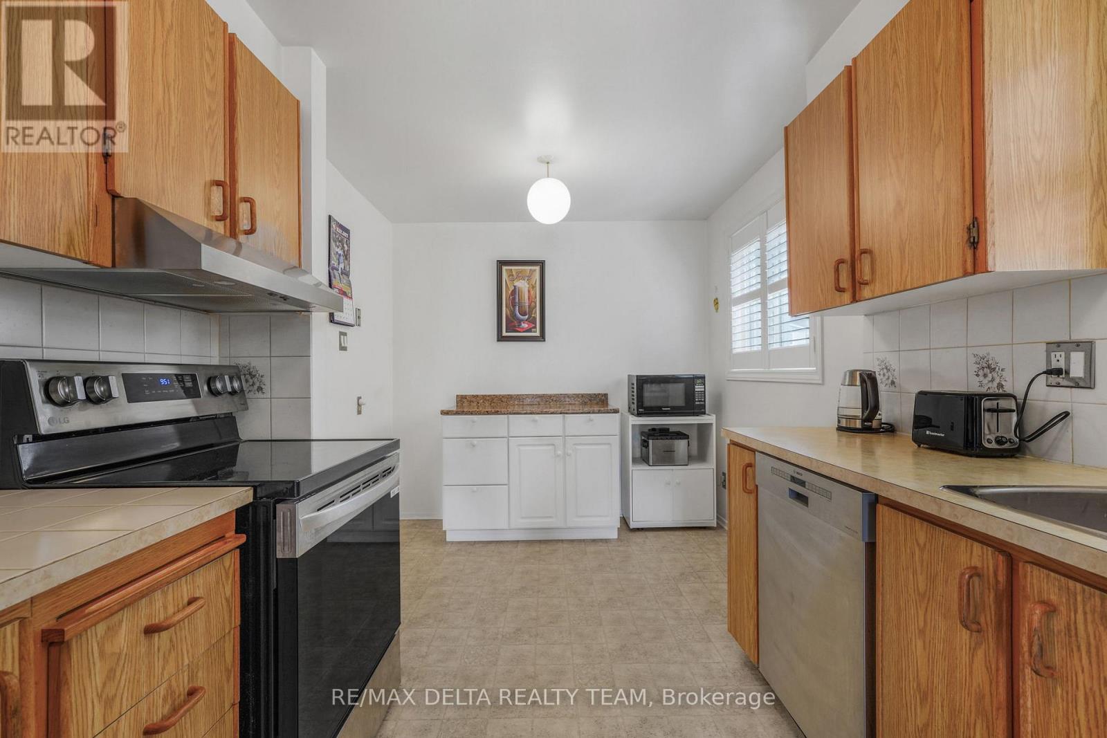 6043 Valley Field Crescent
