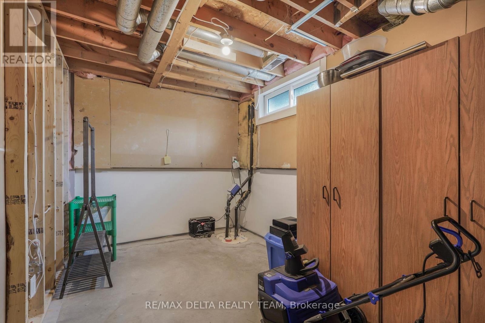 6043 Valley Field Crescent