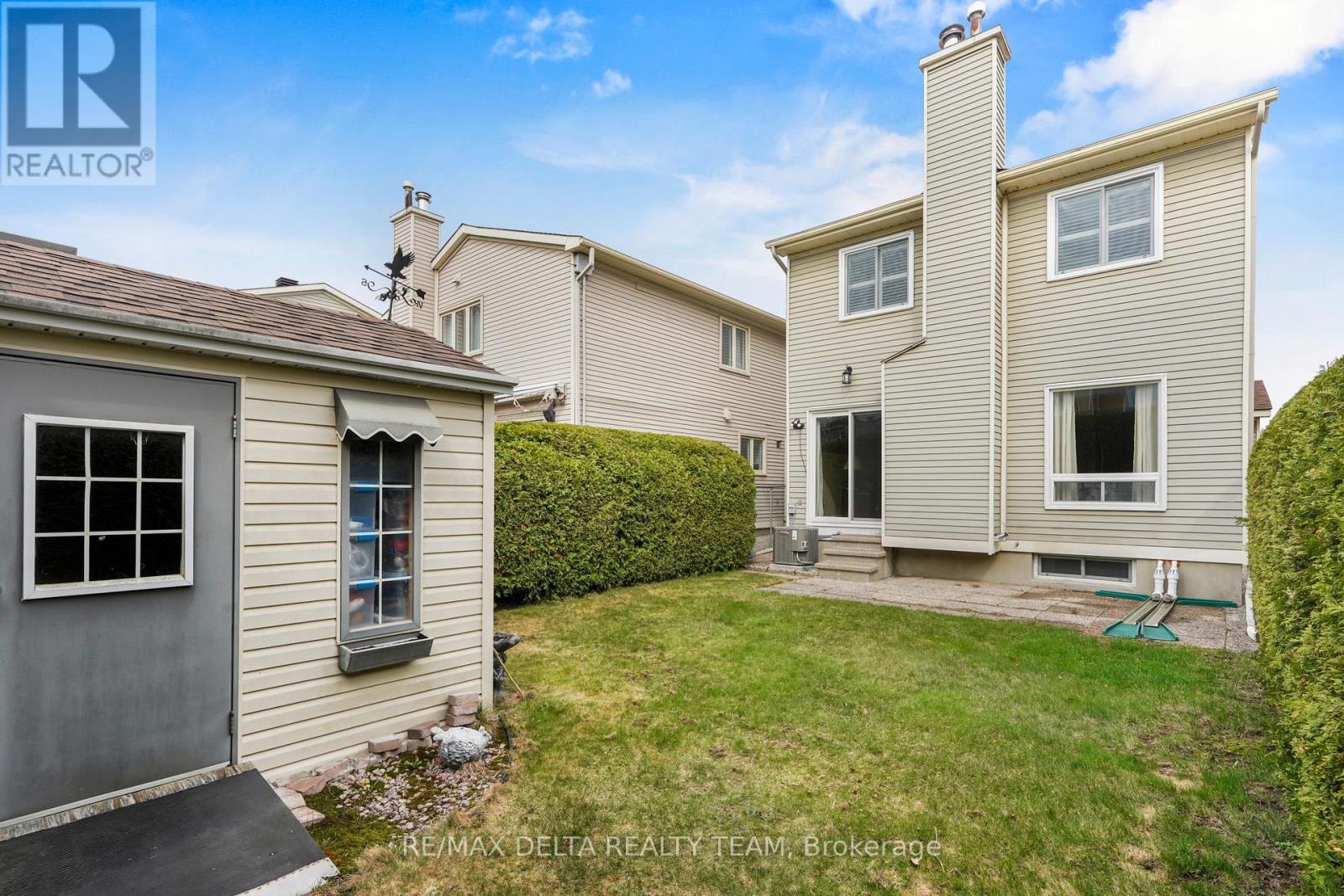 6043 Valley Field Crescent