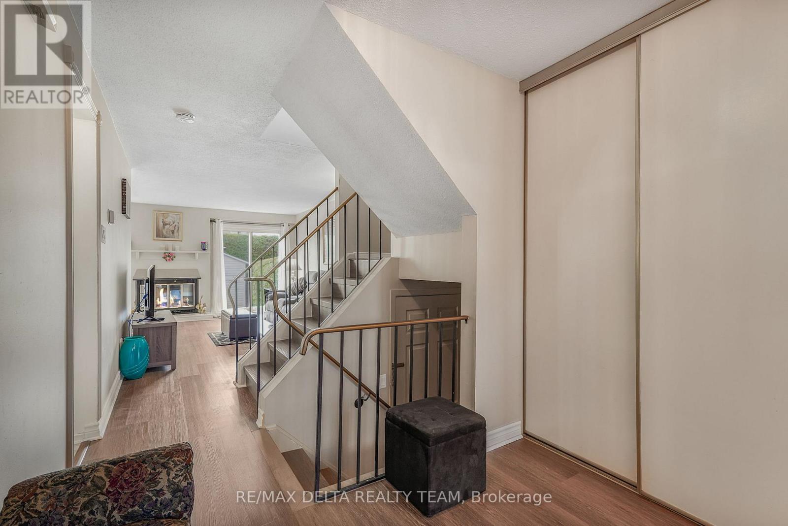 6043 Valley Field Crescent