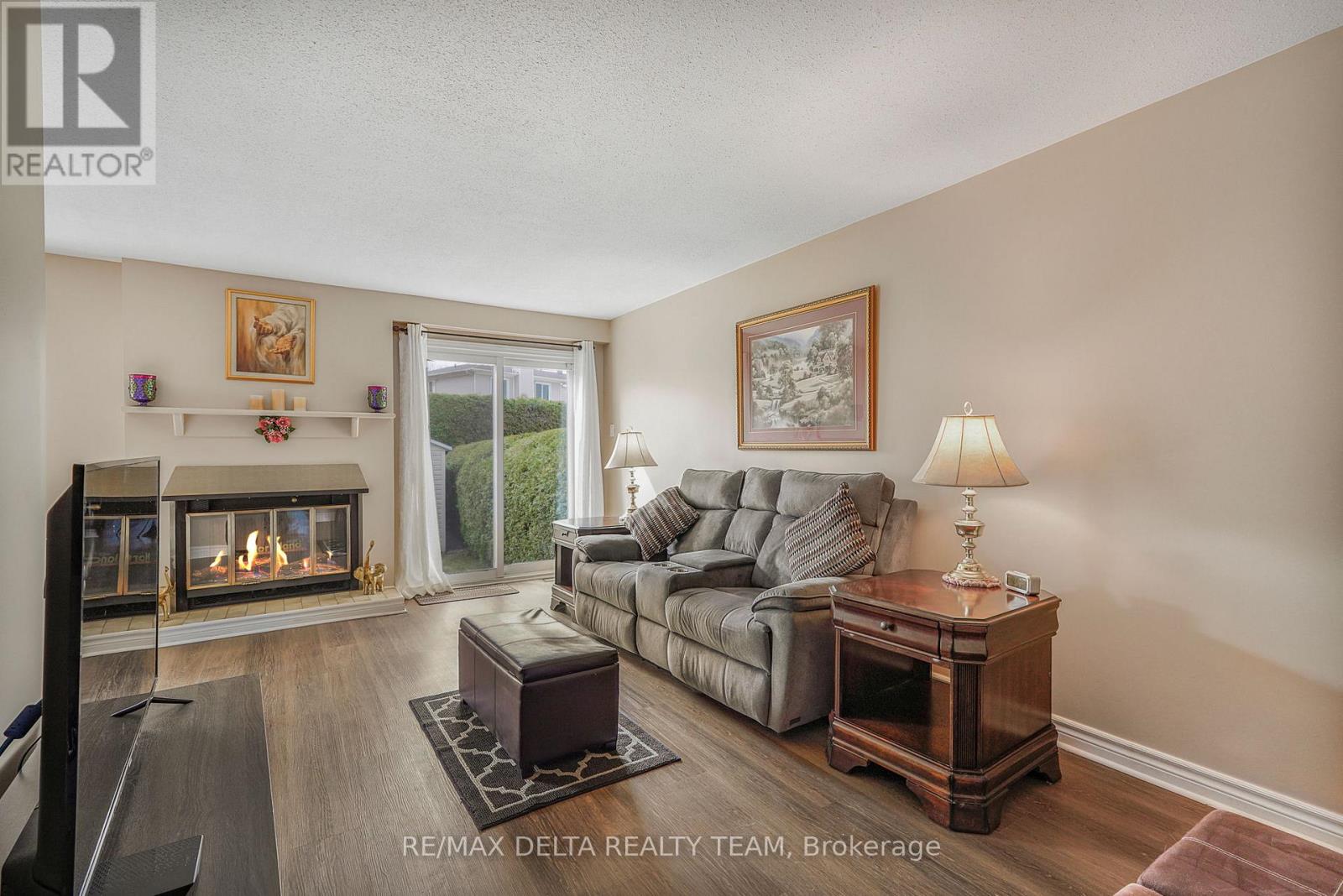 6043 Valley Field Crescent