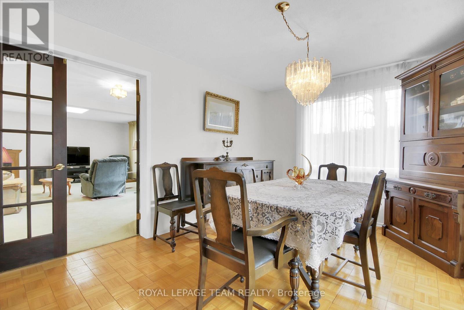 4 Headingly Crescent