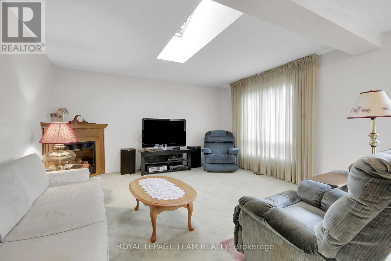 4 Headingly Crescent