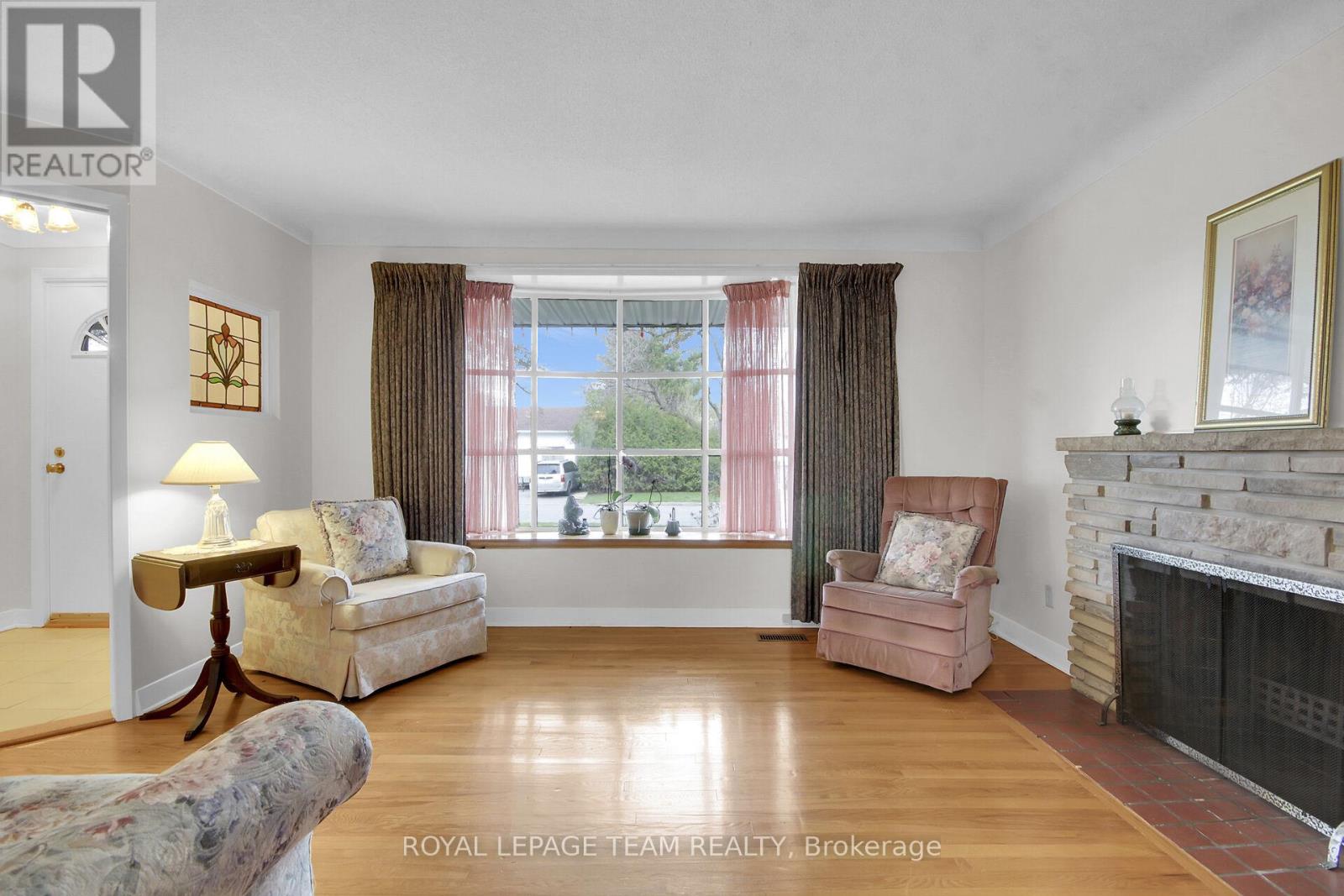 4 Headingly Crescent
