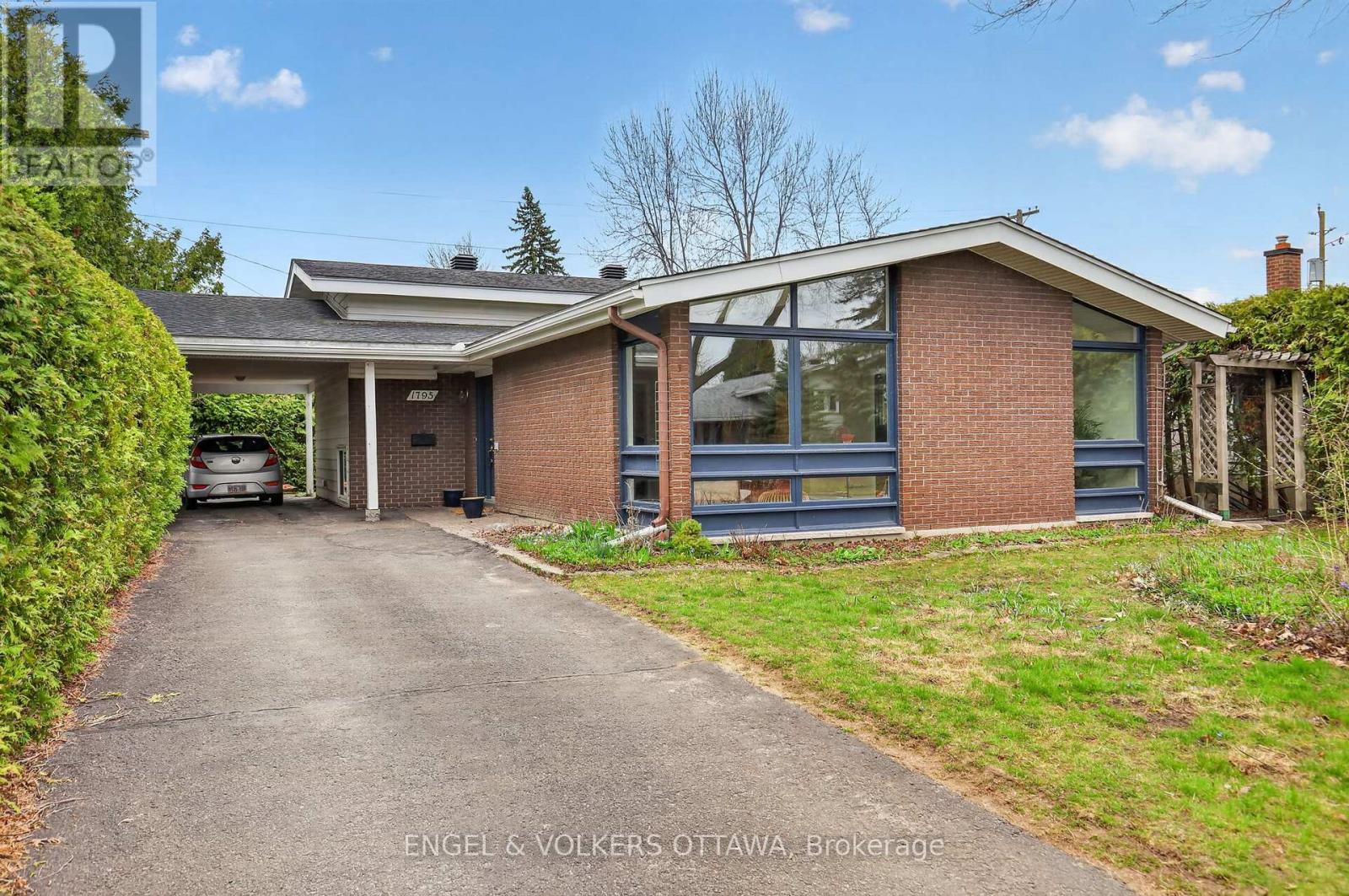 1795 Devlin Crescent