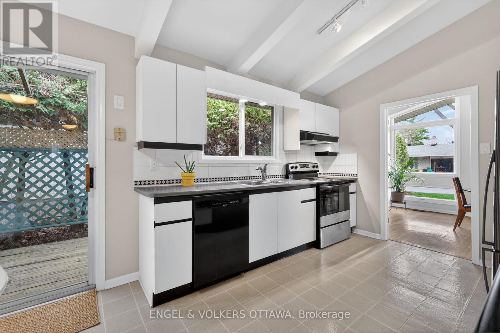 1795 Devlin Crescent