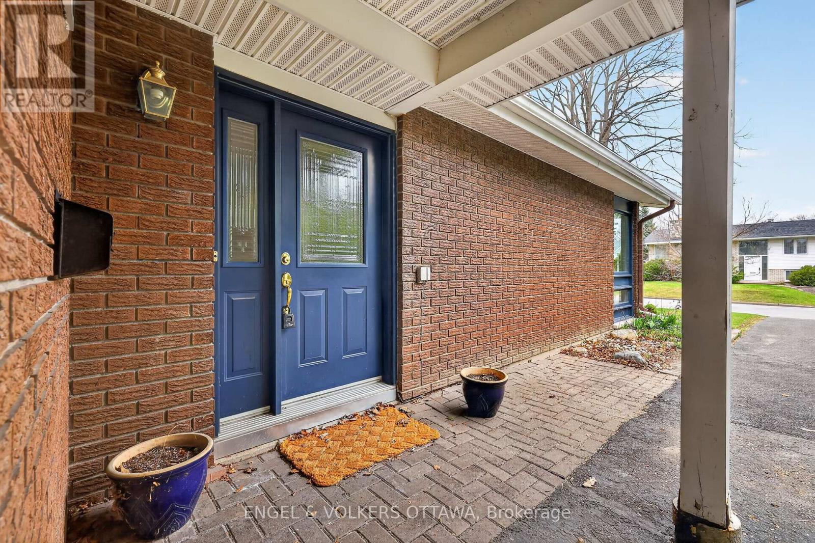 1795 Devlin Crescent