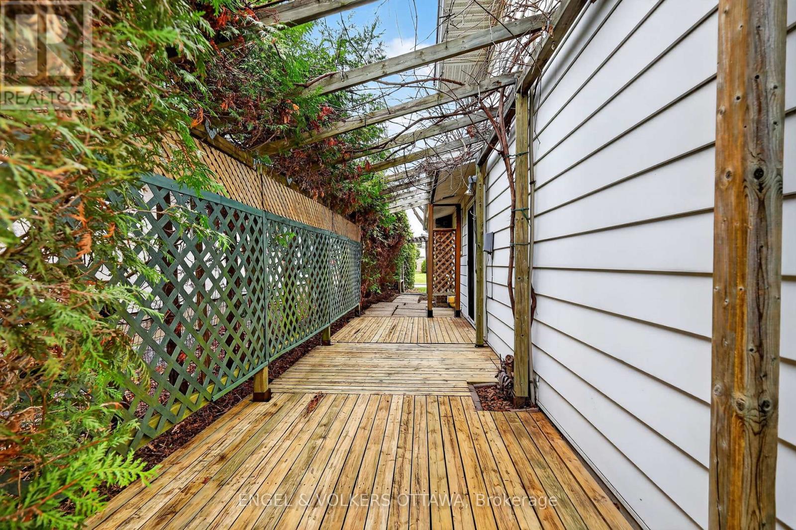 1795 Devlin Crescent