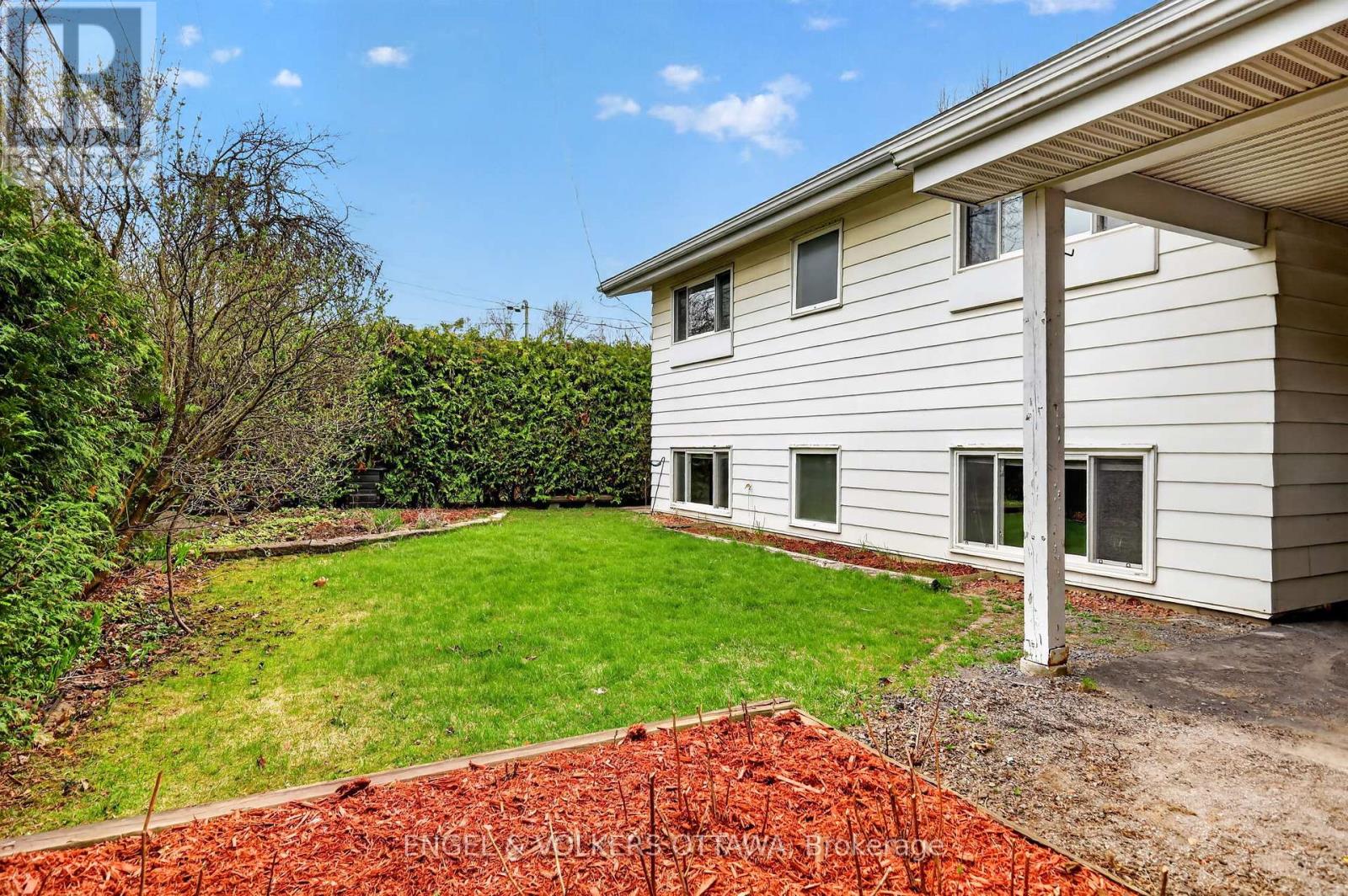1795 Devlin Crescent
