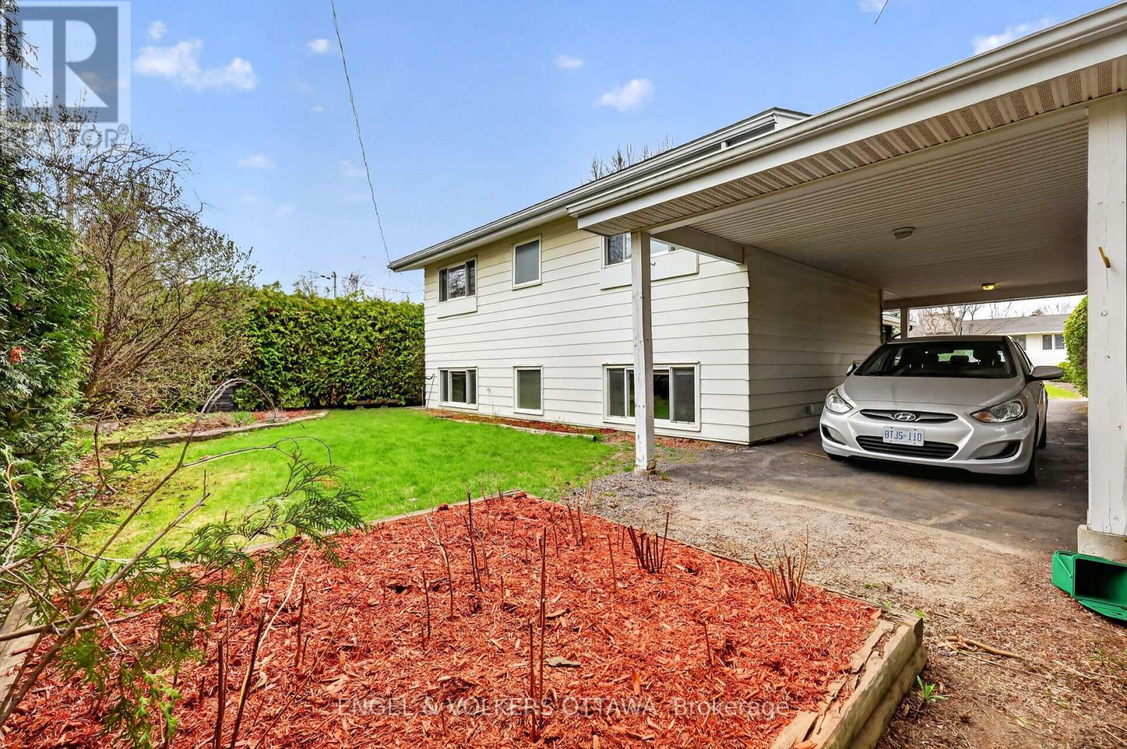 1795 Devlin Crescent