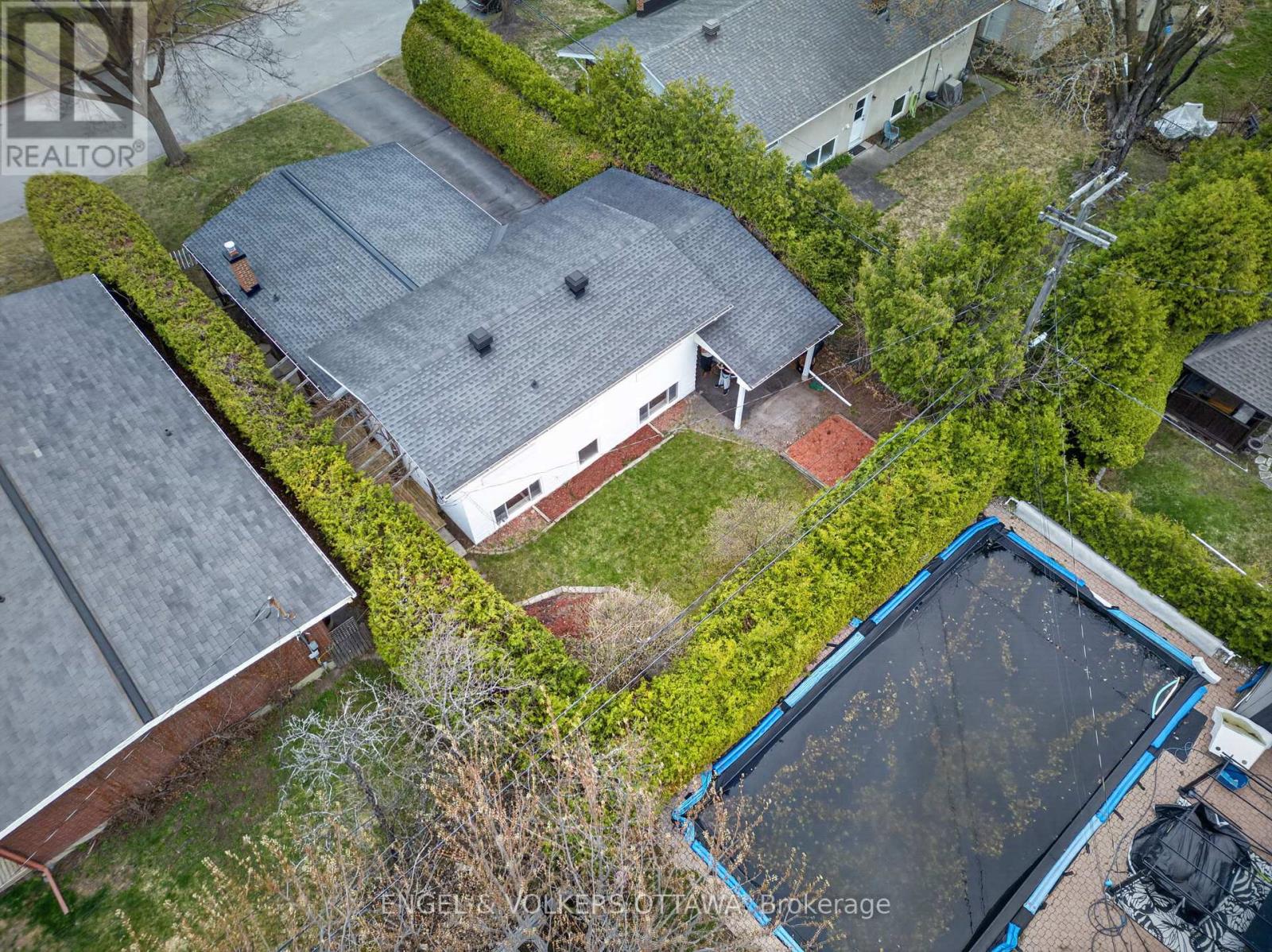 1795 Devlin Crescent