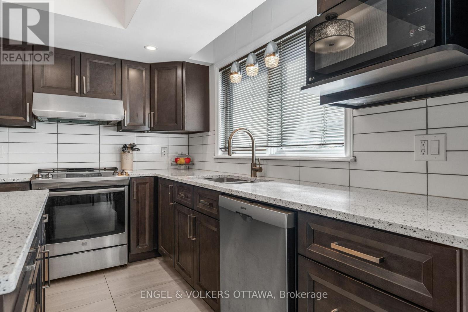 17 Hunterswood Crescent