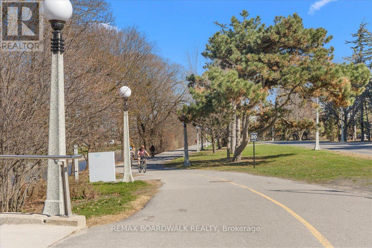 702 - 20 The Driveway Drive