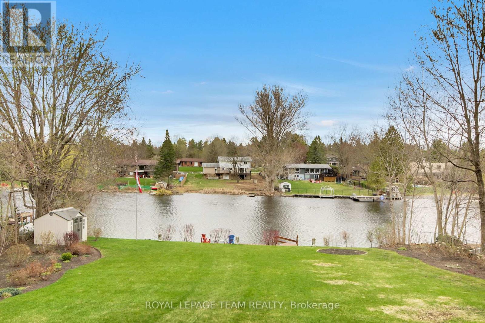 5591 Manotick Main Street