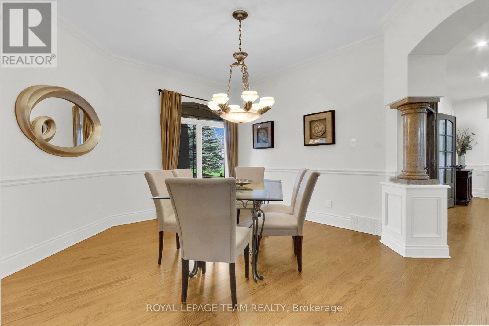 5591 Manotick Main Street