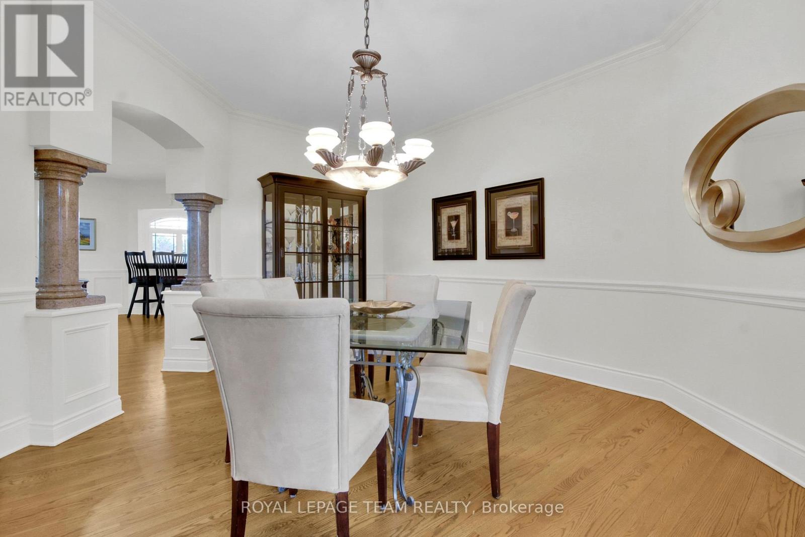 5591 Manotick Main Street