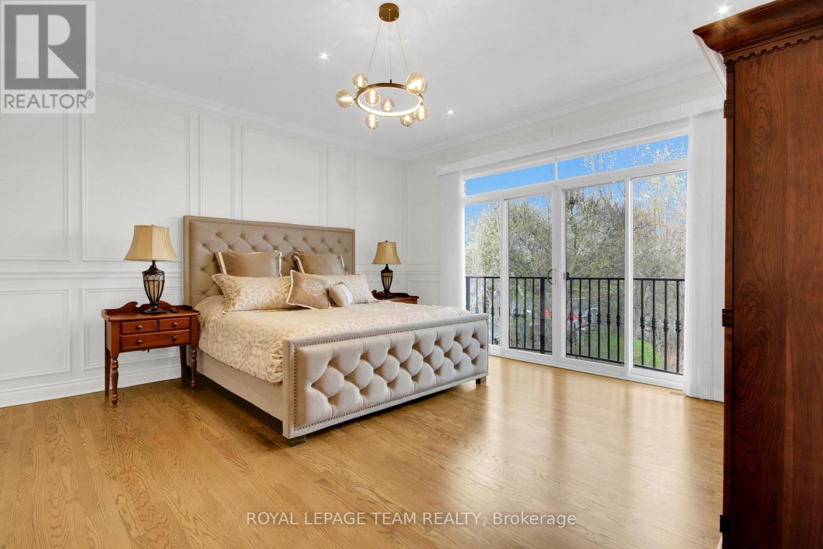 5591 Manotick Main Street