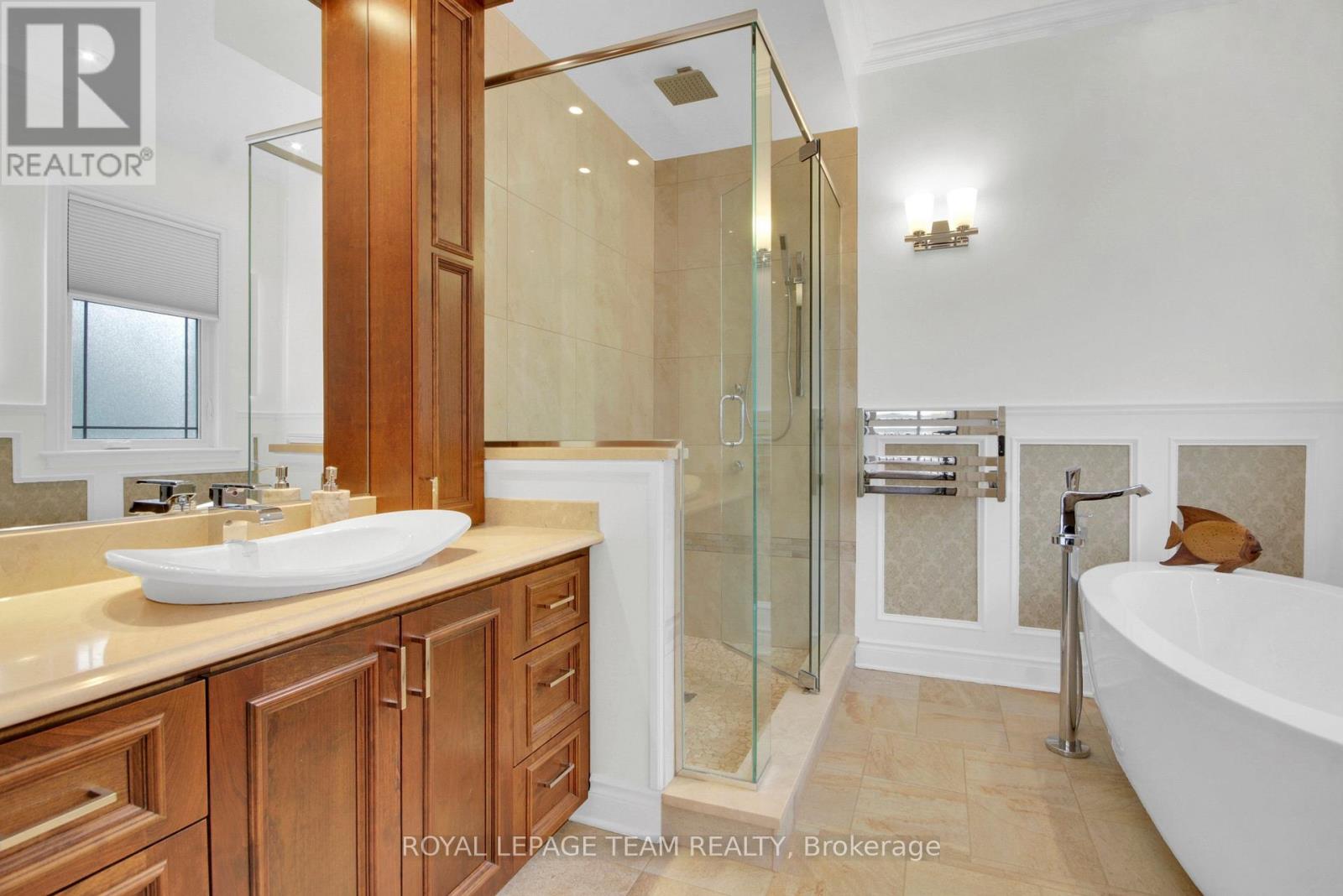 5591 Manotick Main Street