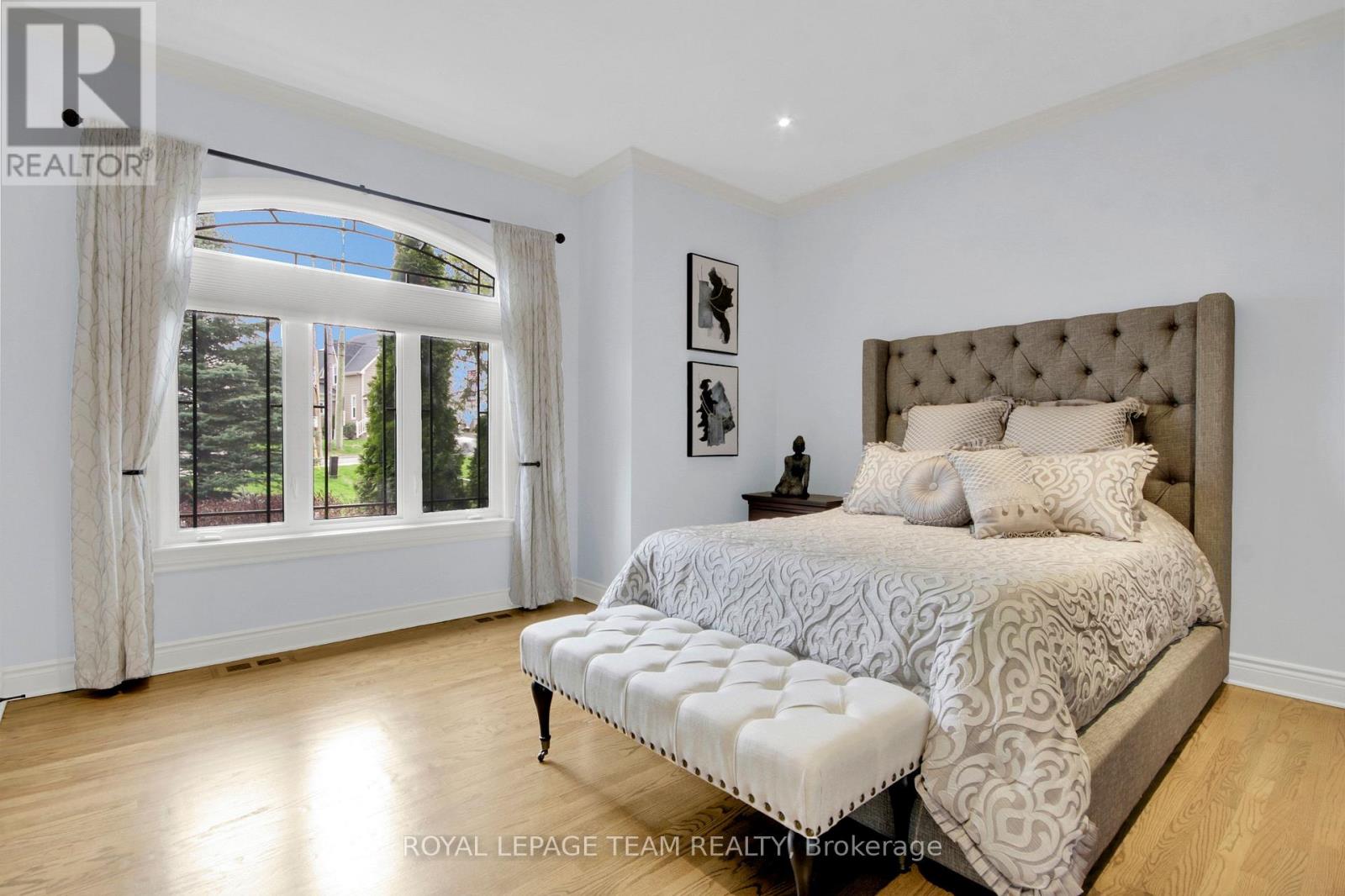 5591 Manotick Main Street