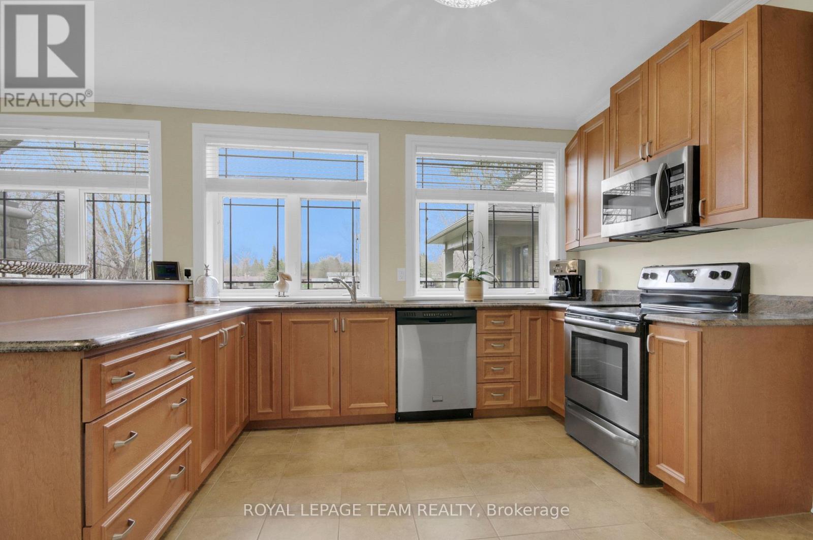 5591 Manotick Main Street