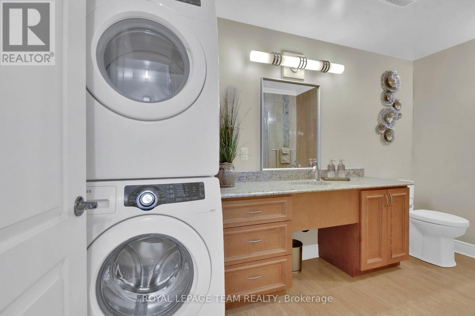 5591 Manotick Main Street