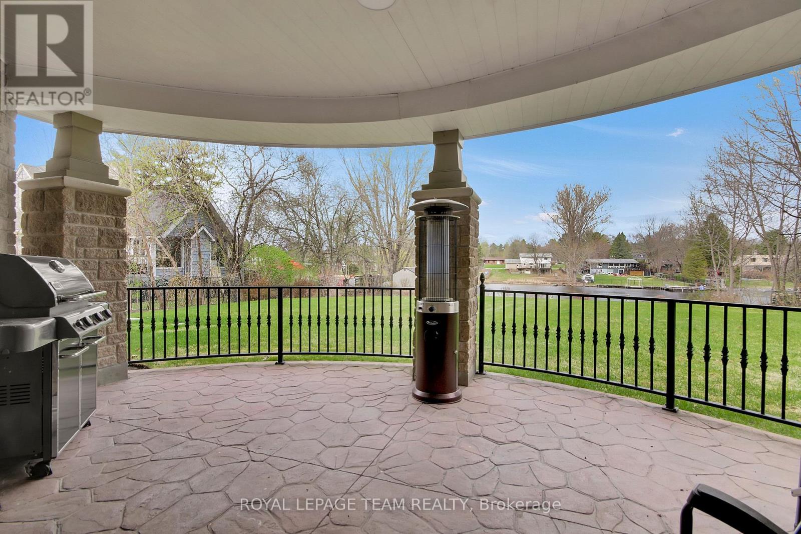 5591 Manotick Main Street