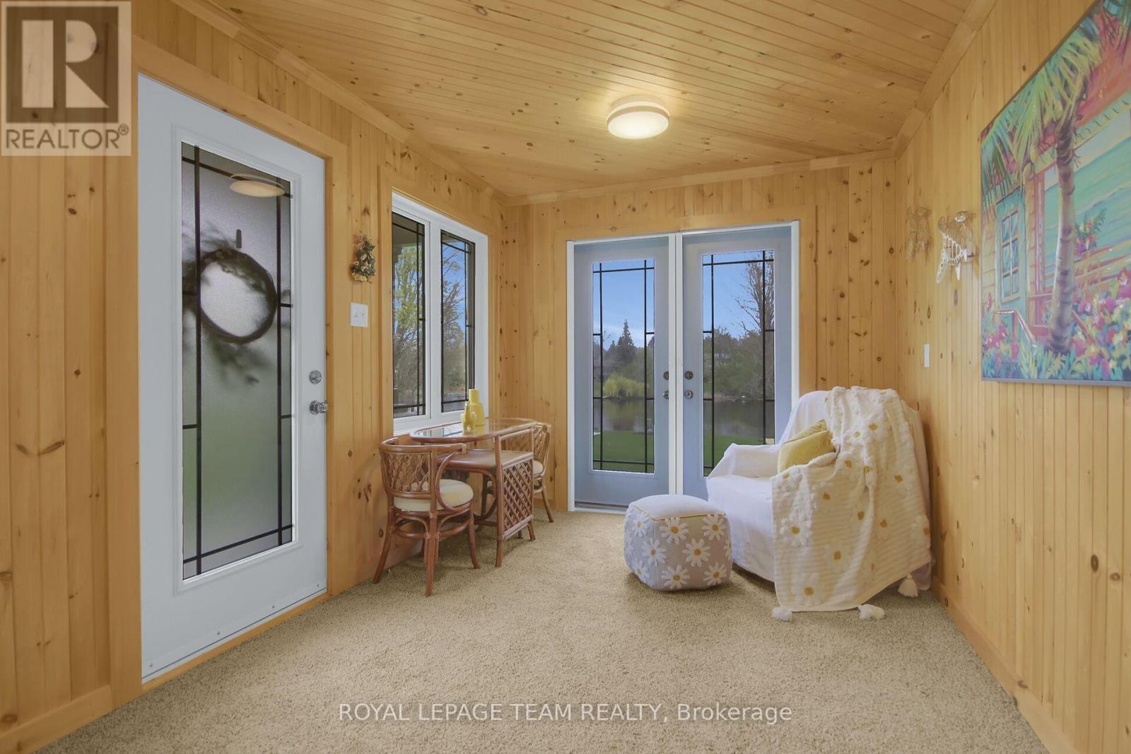 5591 Manotick Main Street