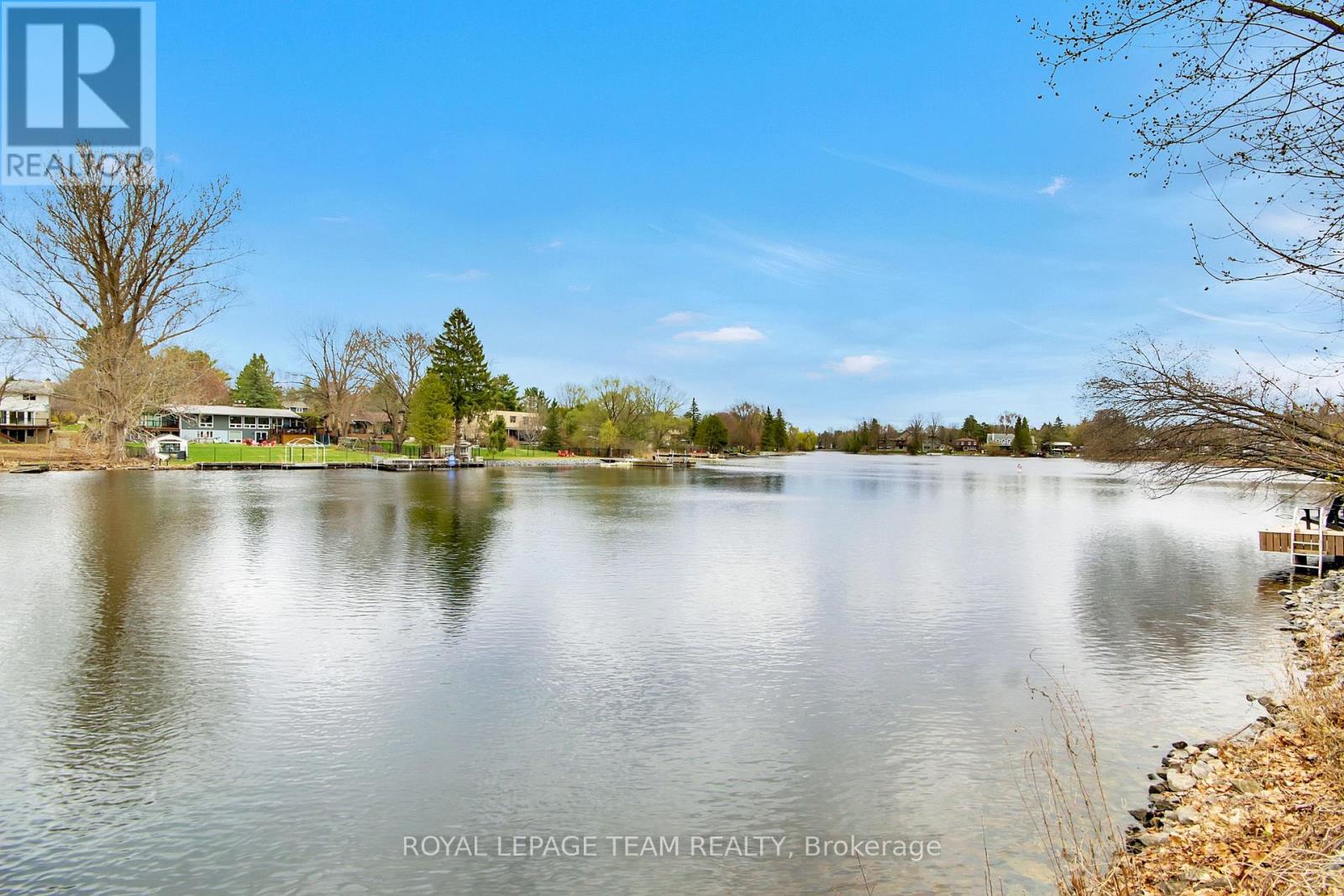 5591 Manotick Main Street